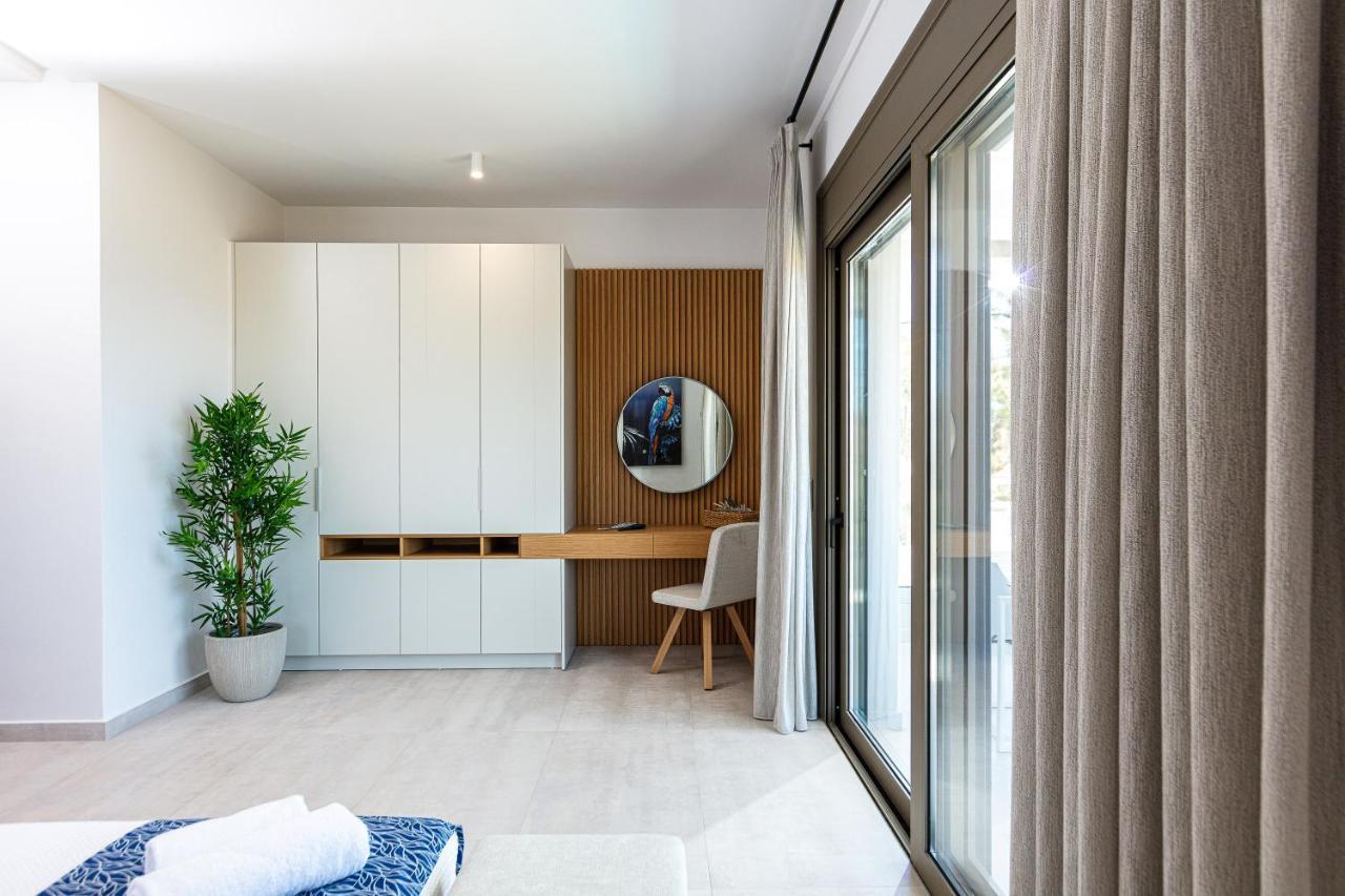 Lagoon Seaside Villa, Sumptuous Retreat,By Thinkvilla Pánormos Екстериор снимка
